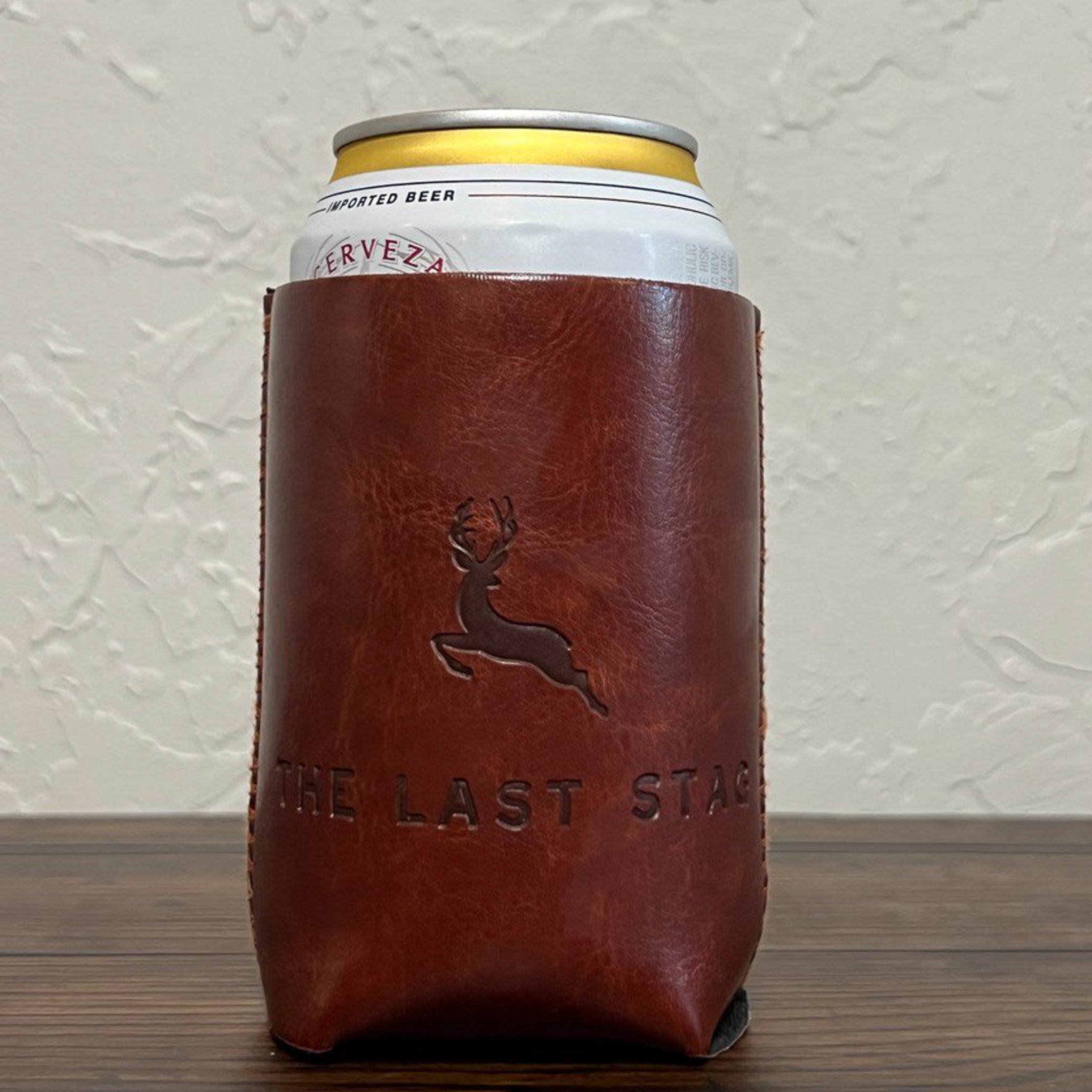http://www.thelaststag.com/cdn/shop/products/the-last-stag-magnetic-leather-coozie-302038.jpg?v=1676210851