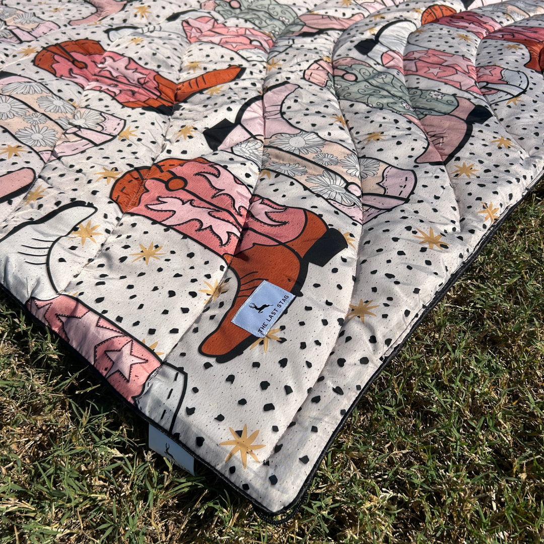 Cowgirl Boots - Indoor/Outdoor Puffy Blanket
